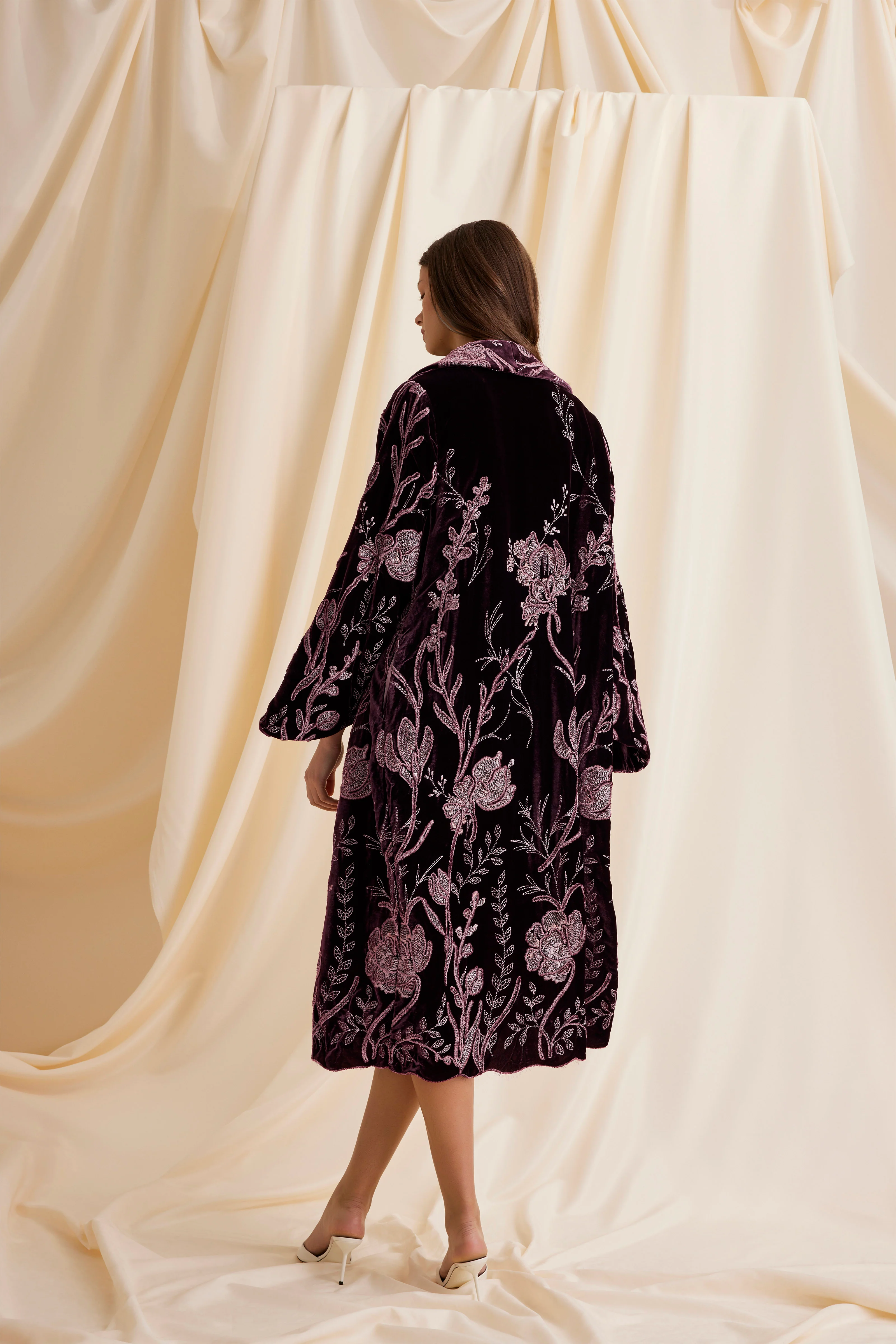 STATELY ROBE - Image 3
